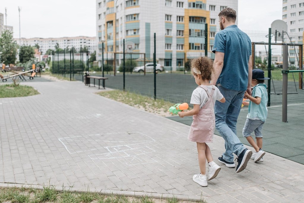 El incumplimiento del régimen de visitas y vacaciones en Derecho de Familia.